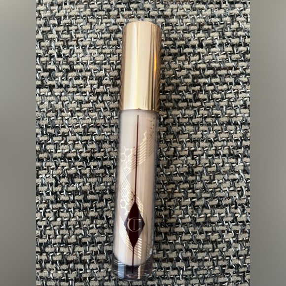 Charlotte Tilbury Other - Charlotte Tilbury, beautiful skin concealer